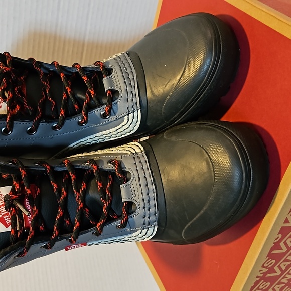 (NWT) MID SNOW MTE VANS BOOTS - Picture 4 of 11